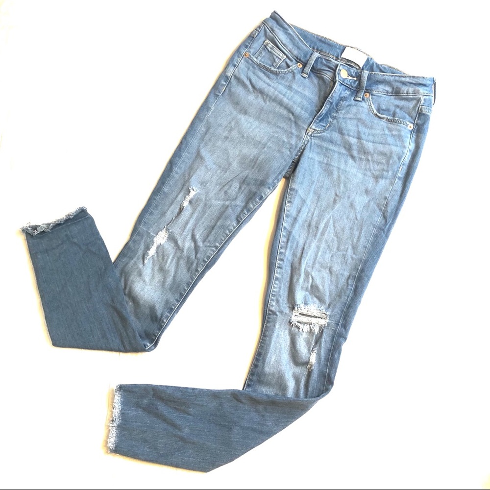 💙3/$25 Universal Thread Distressed Light Wash Skinny Jean - Picture 2 of 10